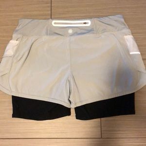 Athleta Women’s L Active Shorts